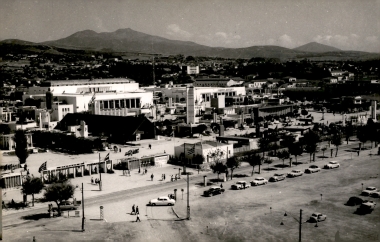 23η ΔΕΘ 1958 Εξωτερικές απόψεις περιπτέρων :Φωτογραφία 1