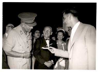 25η ΔΕΘ Επίσκεψη Βασιλέως Παύλου 1960:Φωτογραφία 50