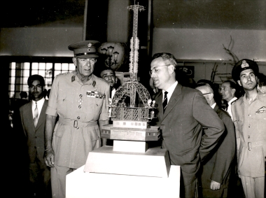 25η ΔΕΘ Επίσκεψη Βασιλέως Παύλου 1960:Φωτογραφία 52