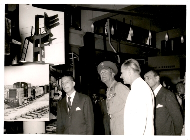 25η ΔΕΘ Επίσκεψη Βασιλέως Παύλου 1960:Φωτογραφία 54