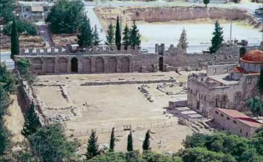 Ο χώρος του ιερού του Απόλλωνα στο Δαφνί