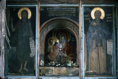 Μεγίστη Λαύρα, Τράπεζα, Β. τοίχος, εξωτερική όψη / Λαδαριό (Ν. τοίχος). Άγιοι, Παναγία βρεφοκρατούσα, κτητορική επιγραφή του 1535