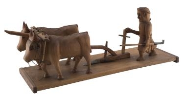 Αναπαράσταση άροσης. Απεικονίζονται δύο αροτήρες βόες στο ζυγό και ξύλινο άροτρο που οδηγεί αγρότης