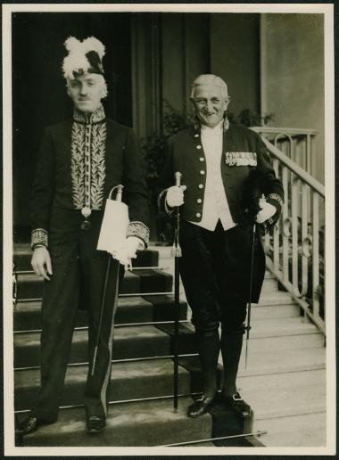 Ο Αλέξανδρος Ρίζος Ραγκαβής ετοιμαζόμενος να επιδώσει διαπιστευτήρια στον στρατάρχη Paul von Hindenburg