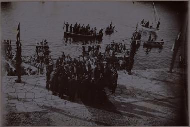 Η άφιξη του Ύπατου Αρμοστή Κρήτης Αλέξανδρου Ζαΐμη στο λιμάνι των Χανίων