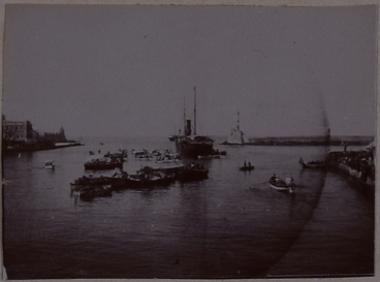 Η άφιξη του Ύπατου Αρμοστή Κρήτης Αλέξανδρου Ζαΐμη στο λιμάνι των Χανίων