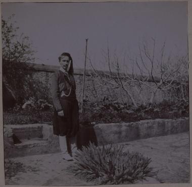 Ο Αλέξανδρος Ρίζος Ραγκαβής με κρητική φορεσιά