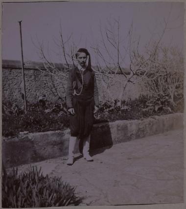 Ο Αλέξανδρος Ρίζος Ραγκαβής με κρητική φορεσιά