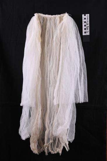 Μεσοφόρι - ενισχυτικό αξεσουάρ από τούλι. Χρησιμοποιήθηκε ως φουρό για νυφικό