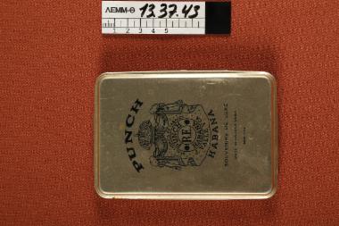 Κουτί πούρων - μεταλλικό κουτί πούρων σε χρυσαφί χρώμα με την επιγραφή 