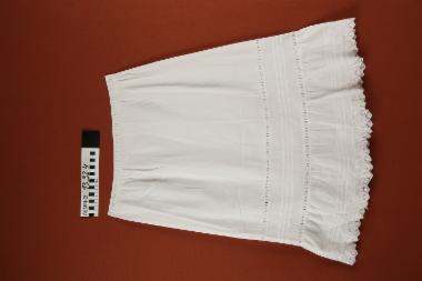 Φούστα - βαμβακερή, λευκή φούστα διακοσμημένη με νερβίρ και επίρραπτη δαντέλα 1970