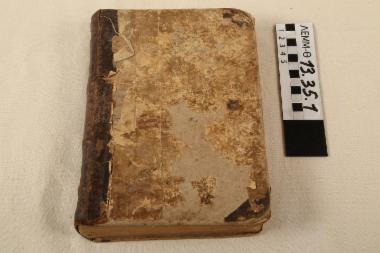 Βιβλίο - χαρτόδετο βιβλίο, με τίτλο 