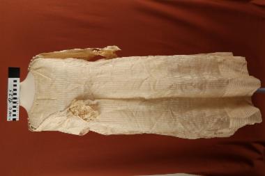 Νυφικό φόρεμα  - μεταξωτό νυφικό φόρεμα σε ανοιχτό μπεζ χρώμα