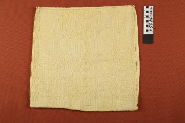 Μαξιλάρι - υφαντό, καραμελωτό μαξιλάρι σε κίτρινο χρώμα, από το Κασσανδρινό Χαλκιδικής, του 1930