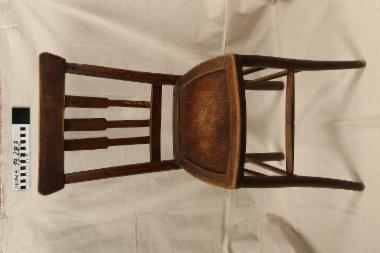 Καρέκλα - ξύλινη καρέκλα σε σκούρο καφέ χρώμα