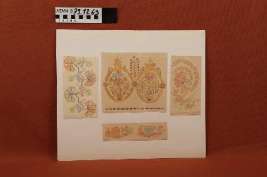 Σχέδια κεντημάτων - τέσσερα πολύχρωμα σχέδια κεντημάτων της Πάτμου, σε χαρτόνι