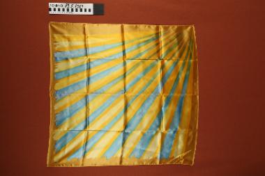 Μαντήλι - σατέν μαντήλι χειρός με κίτρινες και γαλάζιες λωρίδες