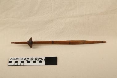 Αδράχτι με σφονδύλι - ξύλινη βέργα με κωνικό σφονδύλι στερεωμένο στη βάση της