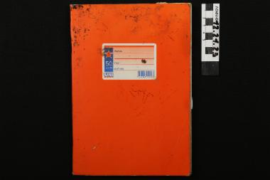 Τετράδιο - πορτοκαλί τετράδιο με χειρόγραφες σημειώσεις