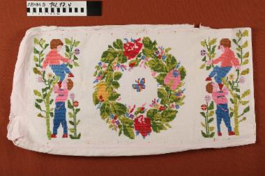 Μαξιλαροθήκη - μακρόστενο κάλυμμα μαξιλαριού-πλάτη καναπέ, από δύο βαμβακερά φύλλα με κέντημα