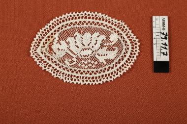 Πετσετάκι - υπολευκο, βαμβακερό, δαντελένιο πετσετάκι σε οβάλ σχήμα