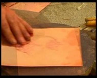 Making and decorating the 'sini', a traditional copper tray