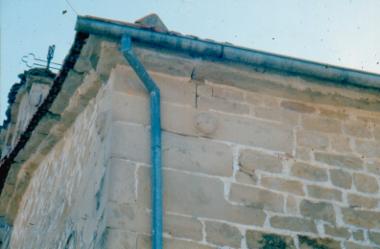 Λιθόγλυπτες μορφές, Άγιος Αθανάσιος, Τσοτύλι