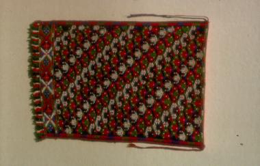 Υφαντή γυναικεία ποδιά