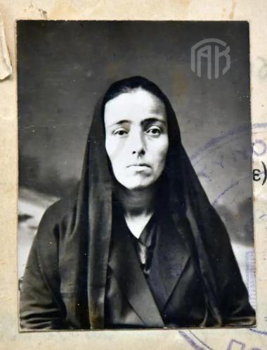 Photo of a woman refugee from Pontus, in 1934 at Patras