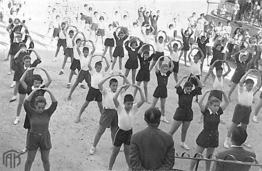 Gymnastic demonstrations by the 1st Primary School of Patras on April 30, 1959