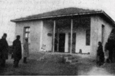 Committee for the inspection of the first refugee houses created with state loans in Kalochori, Thessaloniki
