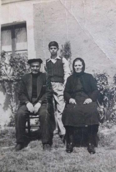 Ζεύγος Κουκίδη από το Λιμνοχώρι (Μπουρσούκι) Σερρών, πρόσφυγες από το Γιουβάλι της Ανατολικής Θράκης, 20ος αιώνας