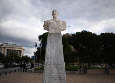 The bust of Admiral Nikolaos Votsis at the White Tower Square