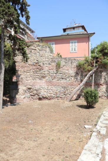 View of the Doublas House and the eastern wall of Thessaloniki on Melenikou Street