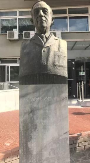 The bust of Doctor Alexandros Simeonidis at the entrance of the Theageneion Hospital