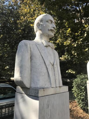 The bust of Anastasios Polyzoidis in Dikaiosynis Square in Thessaloniki