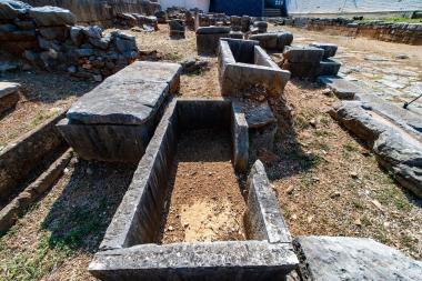 Western Necropolis of Ancient Amvrakia, Arta