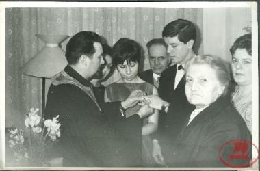 Η Μαρία Τριανταφυλλίδου με το σύζυγό της την ημέρα που έγινε ο πολιτικός γάμος