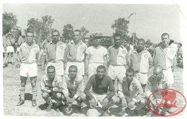 O σύζυγος της Μαρίας Τριανταφυλλίδου, Καντζαλίδης Ελευθέριος κατά τη στρατιωτική του θητεία, στην ποδοσφαιρική ομάδα του τουρκικού Π.Ν.