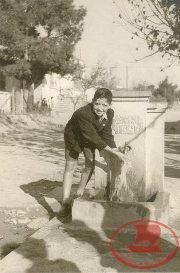 Η βρύση που κατασκευάστηκε από τον Δήμο Καλαμαριάς το 1947 επί των οδών Νικολάου Πλαστήρα και Αγίου Νικολάου