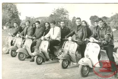 O Καντζαλίδης Ελευθέριος, σύζυγος της Μαρίας Τριανταφυλλίδου, με φίλους του, στην Κωνσταντινούπολη
