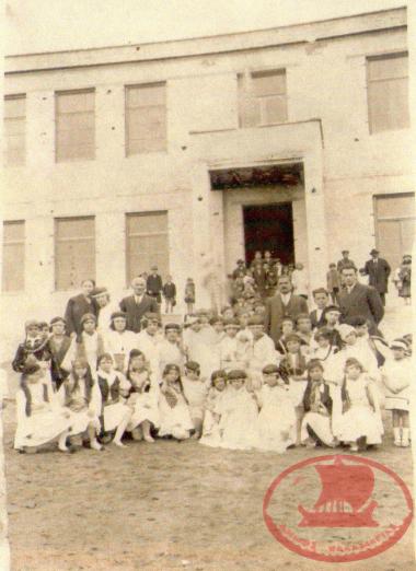 The 5th Primary School of Aretsou. Photograph from the Anniversary of a National Holiday in the mid-1940s