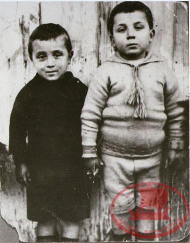 In the chambers of Kalamaria, the refugee children Vlassis and Laskaris Kelemensis, from Rysio of Asia Minor, 1926-1927