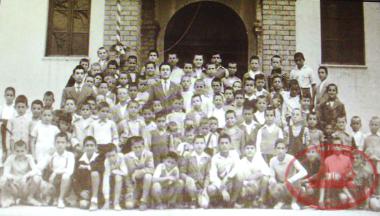 Students at the entrance of Agios Nikolaos of Aretsou Kalamaria
