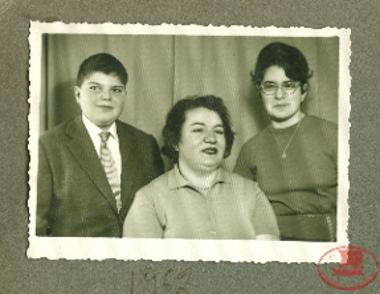 Grigoris Gouveris, his mother Andromachi and his sister Kaiti