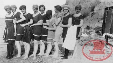 Katirli, June 17, 1918. Australian nurses are taking a bath