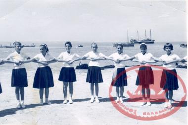 Gymnastic demonstrations of the 5th Primary School on the waterfront of Aretsou