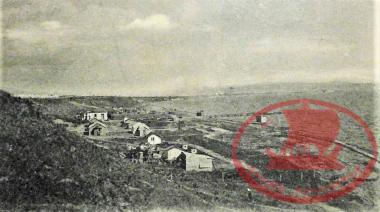 Κατιρλί. Οι παράγκες των Συμμάχων και η σκάλα των Απολυμαντηρίων, όπου ξεφόρτωναν οι στρατιώτες τα πυρομαχικά κατά τον Α΄ Παγκόσμιο Πόλεμο