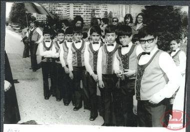 The 6th grade of the Primary School of Makrychori, on the day of the 1974 parade