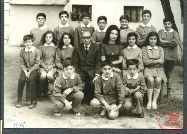The 6th grade 1974 of the Primary School of Makrychori
